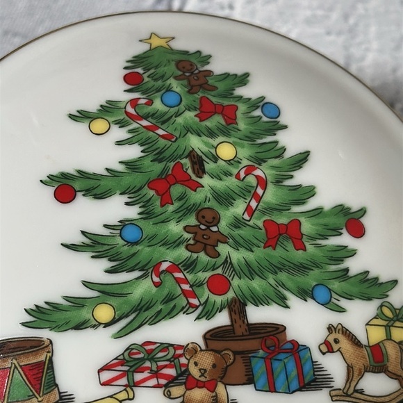 Vintage Fine Porcelain Round Candy Box with Christmas Tree Design Walmart - Picture 14 of 14
